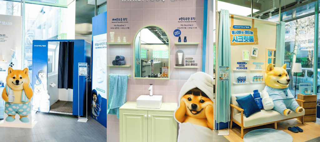 AI 캐릭터는 어떻게 기업의 페르소나로 작동할까? 9 기업 이니스프리 매장 내 AI 캐릭터 ‘뚱시바’ 협업 공간 전경, 캐릭터 조형물과 제품 체험 요소가 결합된 팝업 형태의 브랜드 연출