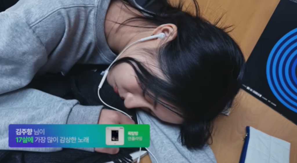 우리의 청춘은 멜론에 있다... 1위가 꺼내든 대체 불가능한 승부수, '기억의 해상도'