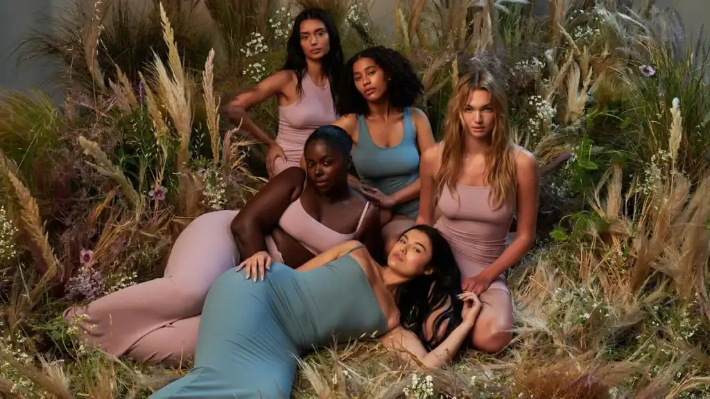 스킴스 모델 화보