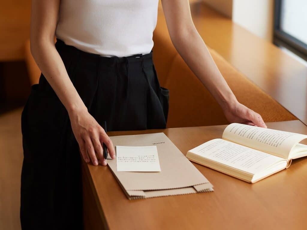 문학이 뜨는 이유, 서점 밖에서 다시 태어난 책 4가지 9 이솝 북 익스체인지 문학 콜라보 시집 교환 손글씨 메시지 카드