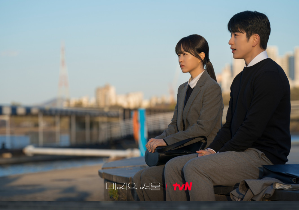 요즘 도시 브랜딩, 드라마가 합니다: 《미지의 서울》 14 AAAAAAAAAAAAAAAAAAAAABn onR6qReITsPmAMx D8GBANkMHkZZ lhW87vV5w95 img
