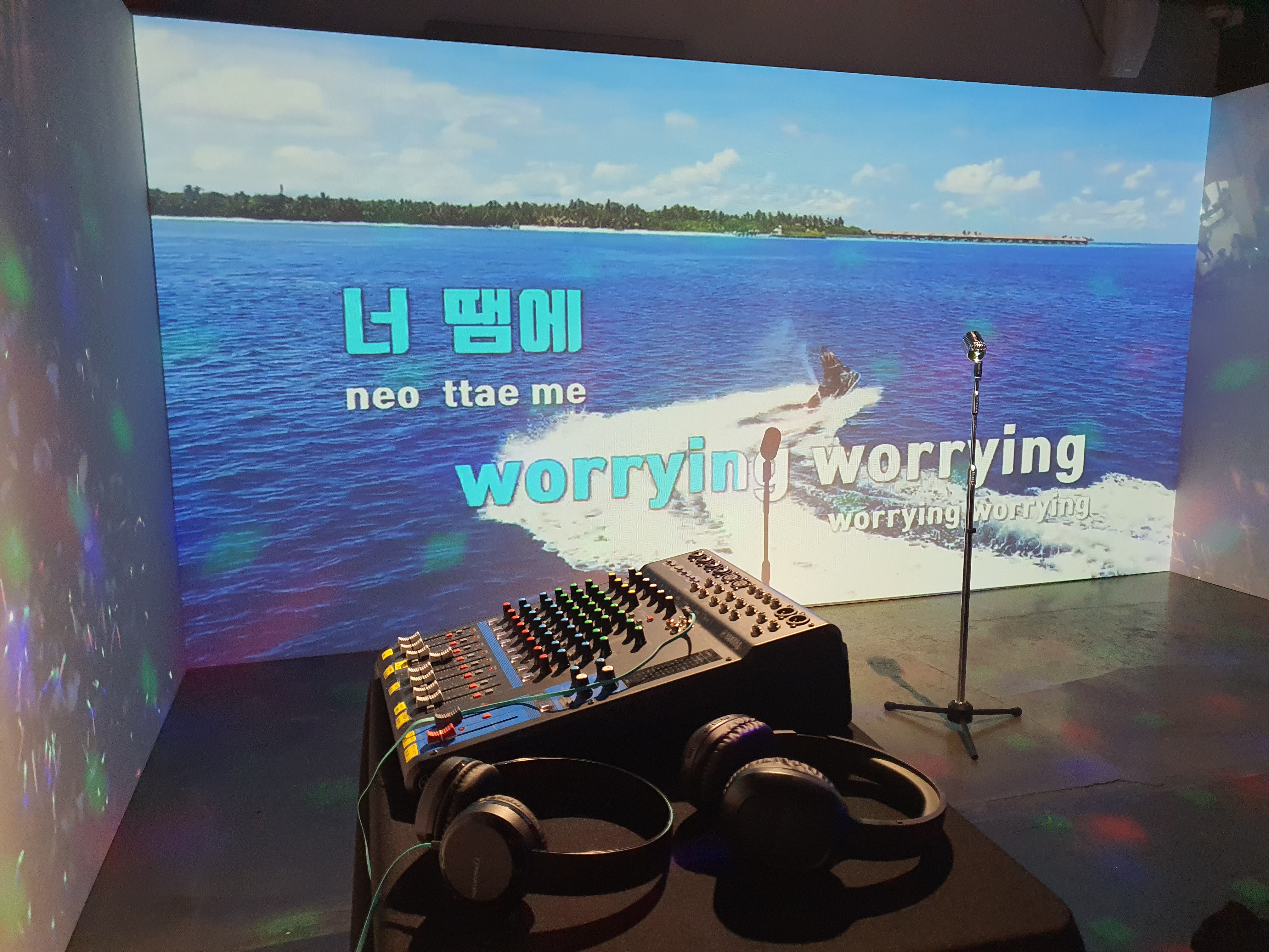 와디즈 펀딩 550% 달성한 빔프로젝터 체험기 | EPSON 팝업스토어 37 AAAAAAAAAAAAAAAAAAAAAPN92cRAAkwSmOO iKnjDx14oLCCDZCW72QvNRdYVOR7 img