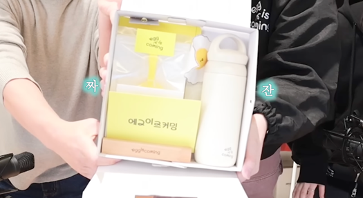 콩콩밥밥을 흥행시킨 에그이즈커밍, 그들은 누구인가 44 AAAAAAAAAAAAAAAAAAAAAPoK0Qv6jY7DdzFUDiWt0 2JUjl6JxjAs5A1ULV UefV img